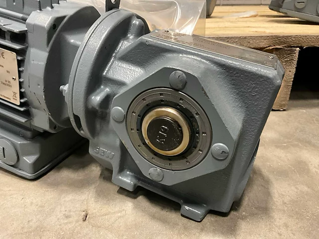 2023 sew-eurodrive sa37 drn71ms4 0,25kw reductiemotor - afbeelding 3 van  5