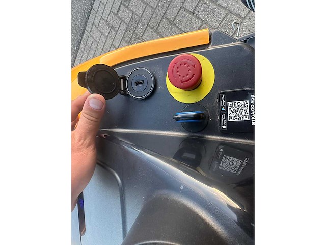 2023 stiga sdst 98 elektrische zitmaaier - afbeelding 8 van  12