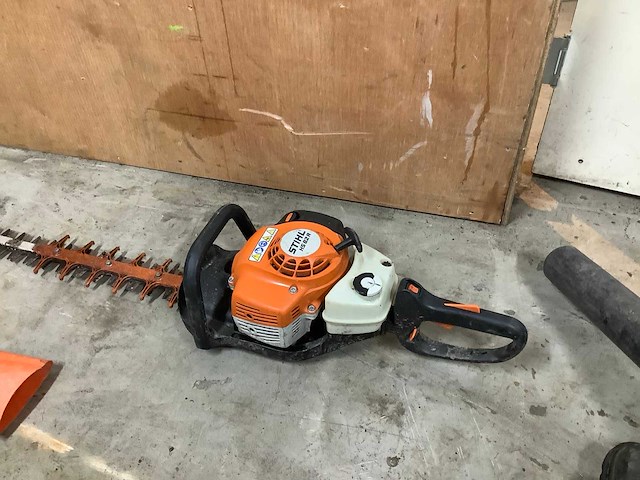 2023 stihl hs82r heggenschaar - afbeelding 2 van  4