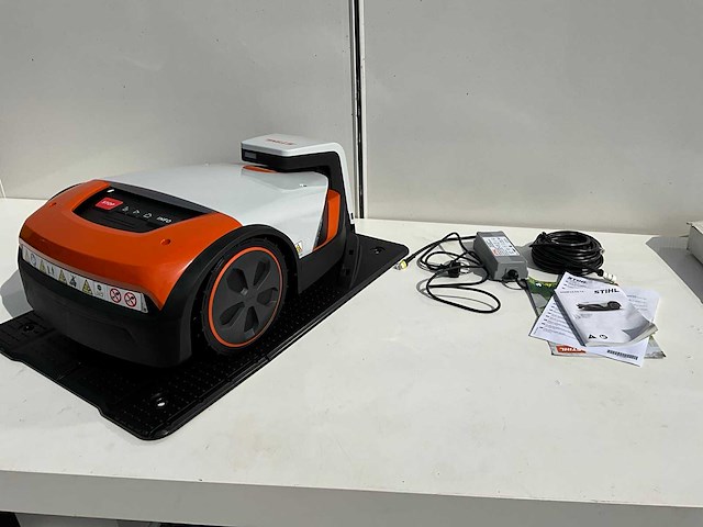 2023 stihl imow 5 robotmaaier - afbeelding 1 van  11