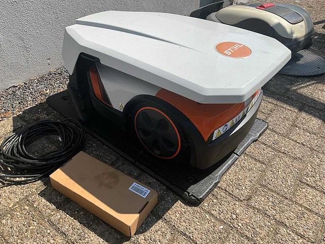 2023 stihl imow 7 robotmaaier - afbeelding 1 van  7