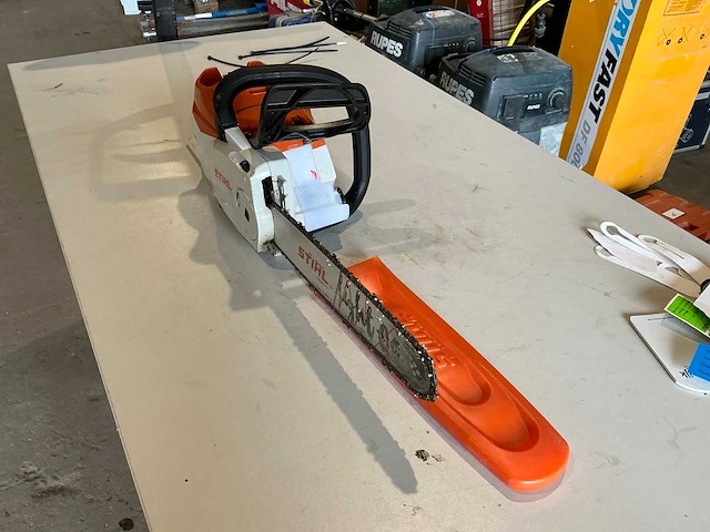 2023 stihl msa220c kettingzaag - afbeelding 1 van  4