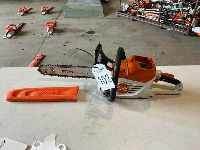 2023 stihl msa220c kettingzaag - afbeelding 1 van  4