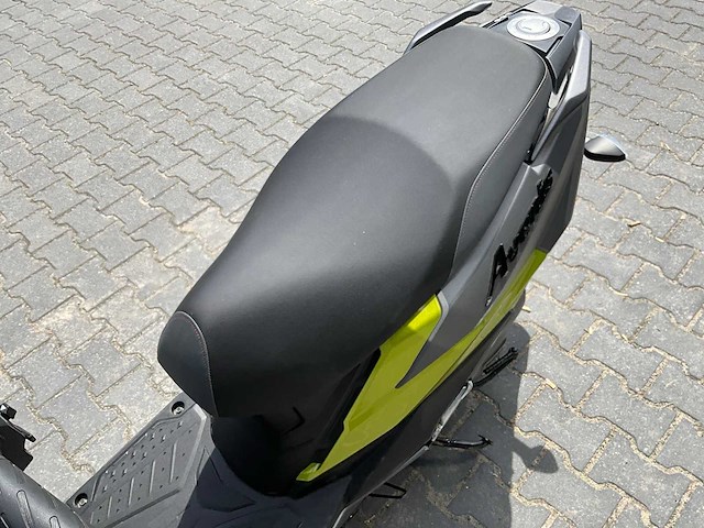 2023 suzuki avensis motorscooter - afbeelding 2 van  14