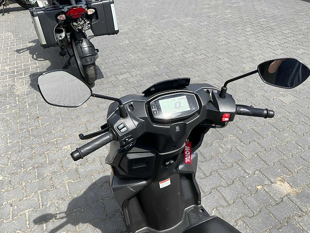 2023 suzuki avensis motorscooter - afbeelding 10 van  14
