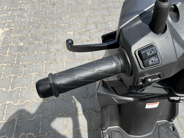 2023 suzuki avensis motorscooter - afbeelding 12 van  14