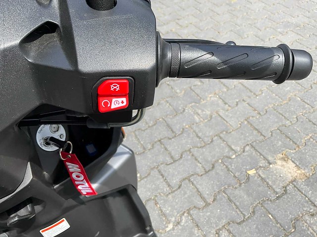 2023 suzuki avensis motorscooter - afbeelding 13 van  14
