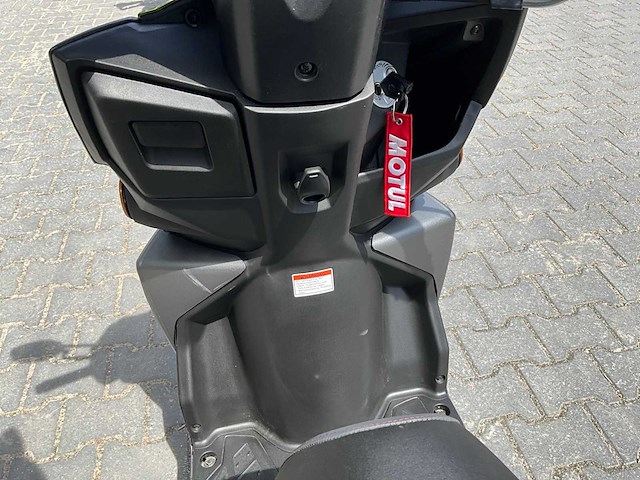 2023 suzuki avensis motorscooter - afbeelding 14 van  14