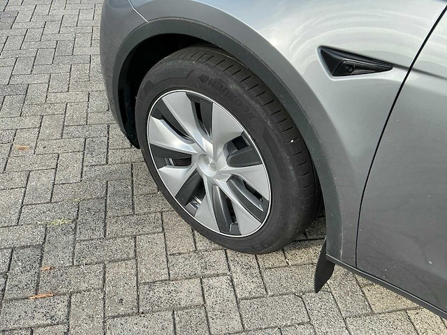2023 tesla model y long range awd 75kwh - afbeelding 6 van  31