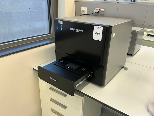 2023 toegepaste biosystemen door thermo fisher scientific quantstudio absolute q digital pcr-systeem - afbeelding 1 van  6