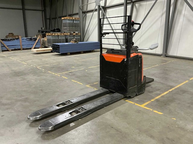 2023 toyota lpe200 elektrische palletwagen met platform - afbeelding 1 van  14