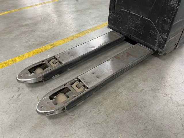 2023 toyota lpe200 meerijpallettruck - afbeelding 11 van  13