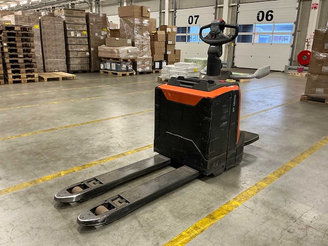 2023 toyota lpe200 meerijpallettruck - afbeelding 1 van  14