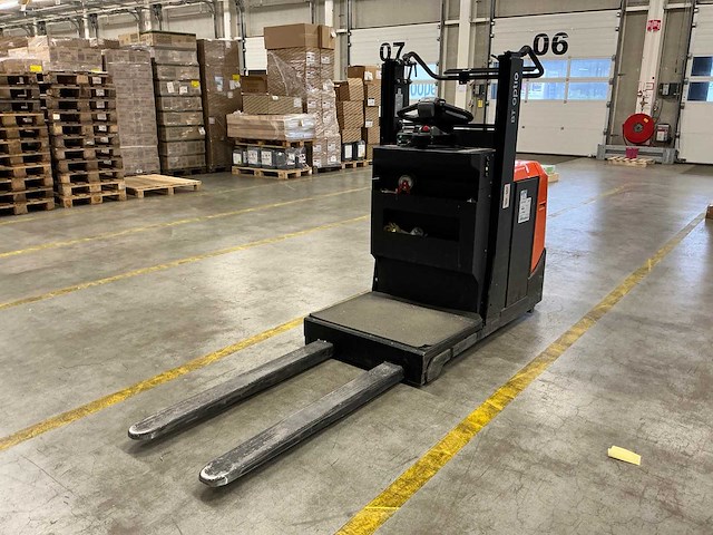 2023 toyota ose100w man-up truck - afbeelding 1 van  14