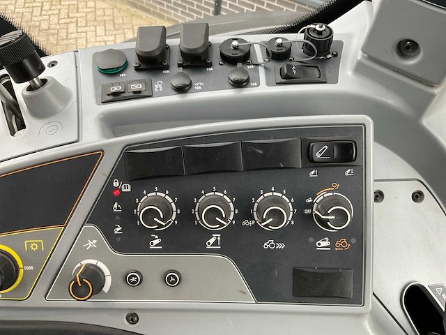 2023 valtra t175e active vierwielaangedreven landbouwtractor - afbeelding 14 van  19