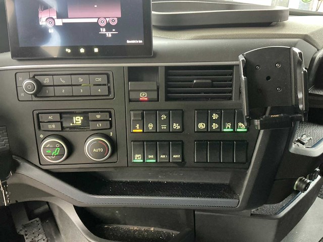 2023 volvo fh vrachtwagen met huifopbouw(c) - afbeelding 35 van  49