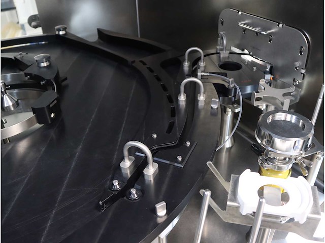 2024 - syntegon - high speed vial filling and capping line - afbeelding 7 van  43