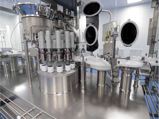 2024 - syntegon - high speed vial filling and capping line - afbeelding 18 van  43