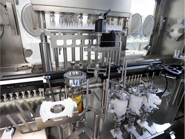 2024 - syntegon - high speed vial filling and capping line - afbeelding 18 van  88