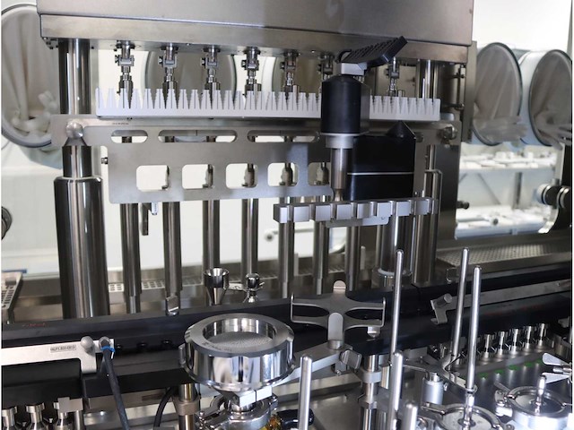 2024 - syntegon - high speed vial filling and capping line - afbeelding 22 van  88