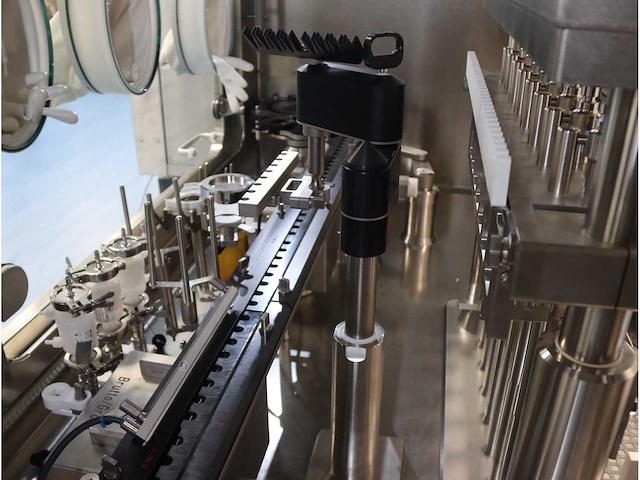 2024 - syntegon - high speed vial filling and capping line - afbeelding 26 van  88