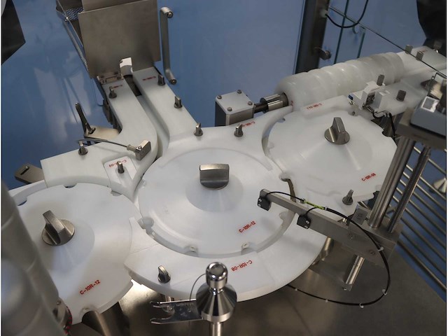 2024 - syntegon - high speed vial filling and capping line - afbeelding 33 van  88