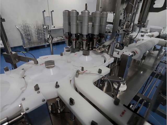 2024 - syntegon - high speed vial filling and capping line - afbeelding 35 van  88