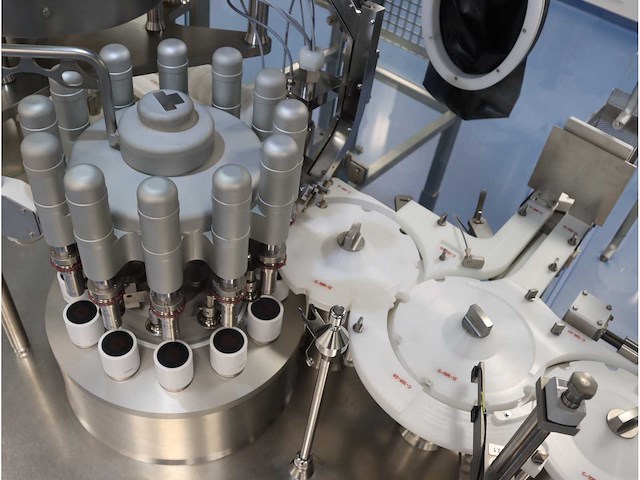 2024 - syntegon - high speed vial filling and capping line - afbeelding 89 van  89