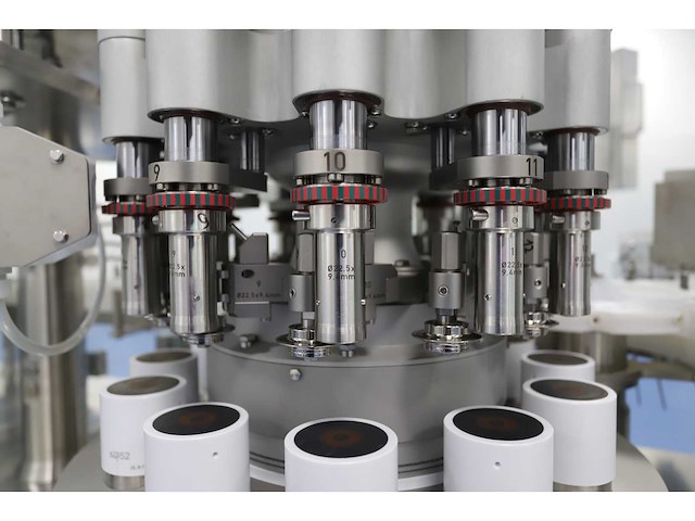 2024 - syntegon - high speed vial filling and capping line - afbeelding 38 van  88