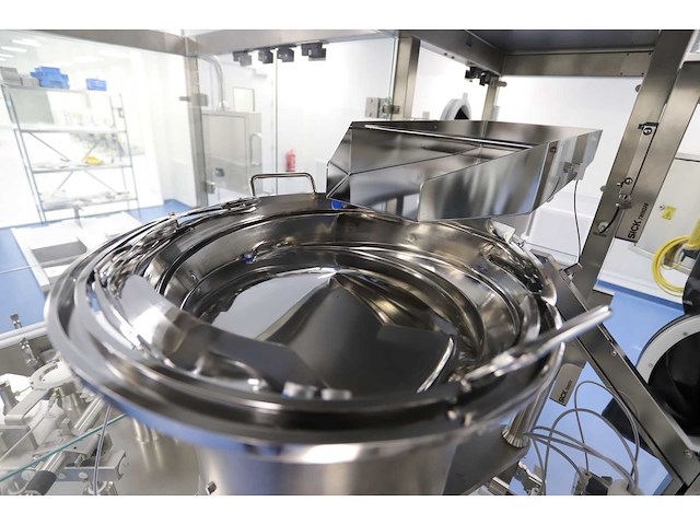 2024 - syntegon - high speed vial filling and capping line - afbeelding 42 van  88