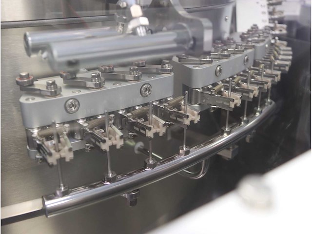 2024 - syntegon - high speed vial filling and capping line - afbeelding 77 van  88