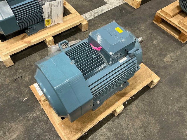 2024 abb m3bp 180mla 2 elektromotor - afbeelding 2 van  5