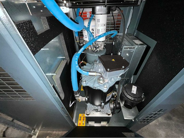 2024 atlas copco ga11vsds ff schroefcompressor met ingebouwde luchtdroger - afbeelding 16 van  16
