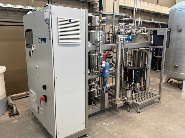 2024 bwt osmotron pro 1600 pw-2s ultra pure farmaceutisch watersysteem - afbeelding 1 van  15