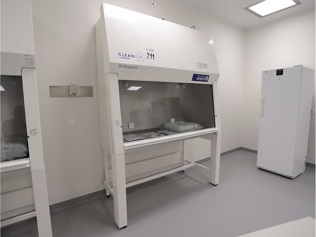 2024 clean air door baker biovanguard 5 laminaire stroomkast - afbeelding 1 van  7