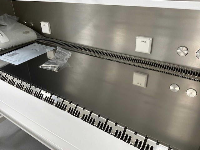 2024 clean air door baker biovanguard 5 laminaire stroomkast - afbeelding 3 van  5