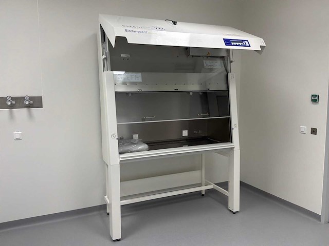 2024 clean air door baker biovanguard 5 laminaire stroomkast - afbeelding 2 van  4