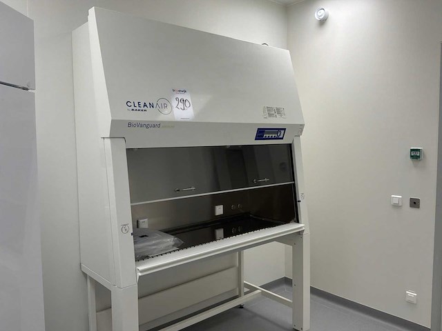 2024 clean air door baker biovanguard 5 laminaire stroomkast - afbeelding 1 van  5