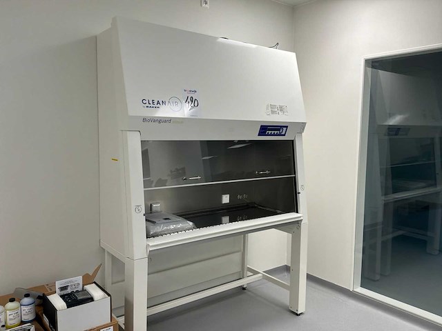2024 clean air door baker biovanguard 5 laminaire stroomkast - afbeelding 1 van  4