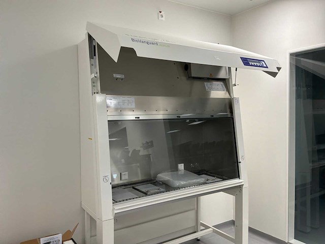 2024 clean air door baker biovanguard 5 laminaire stroomkast - afbeelding 3 van  4