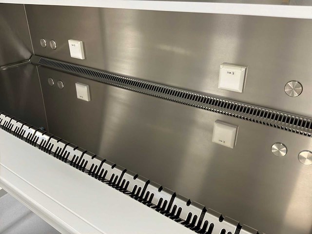 2024 clean air door baker biovanguard 5 laminaire stroomkast - afbeelding 3 van  5