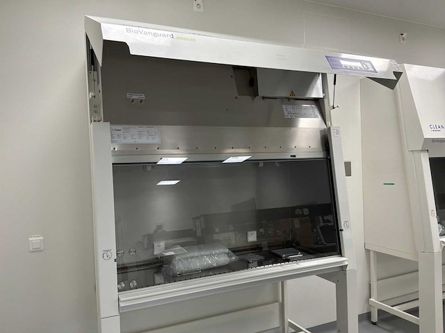 2024 clean air door baker biovanguard 5 laminaire stroomkast - afbeelding 3 van  7