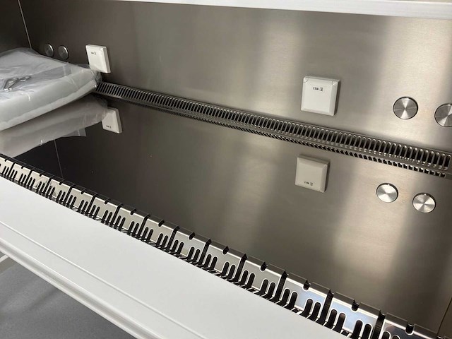 2024 clean air door baker biovanguard 5 laminaire stroomkast - afbeelding 3 van  7