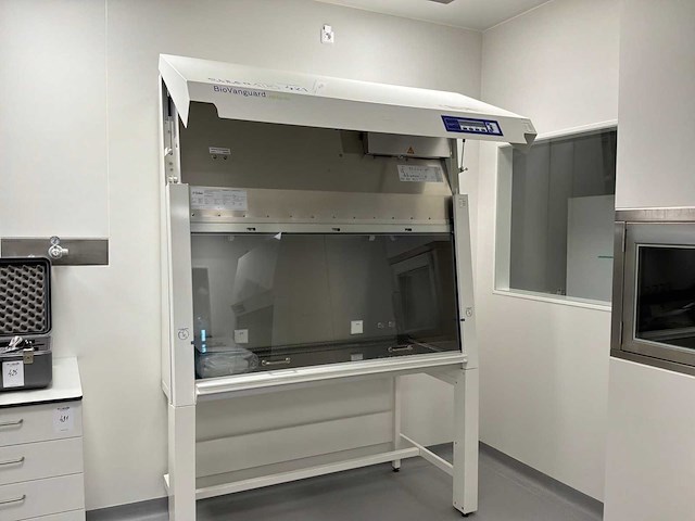 2024 clean air door baker biovanguard 5 laminaire stroomkast - afbeelding 3 van  7