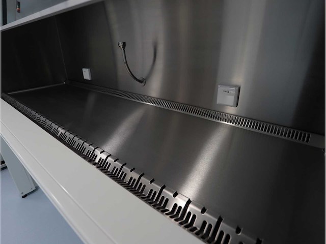 2024 clean air door baker biovanguard 6 laminaire flow cabinet - afbeelding 5 van  7