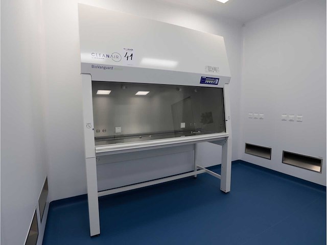 2024 clean air door baker biovanguard 6 laminaire flow cabinet - afbeelding 1 van  6