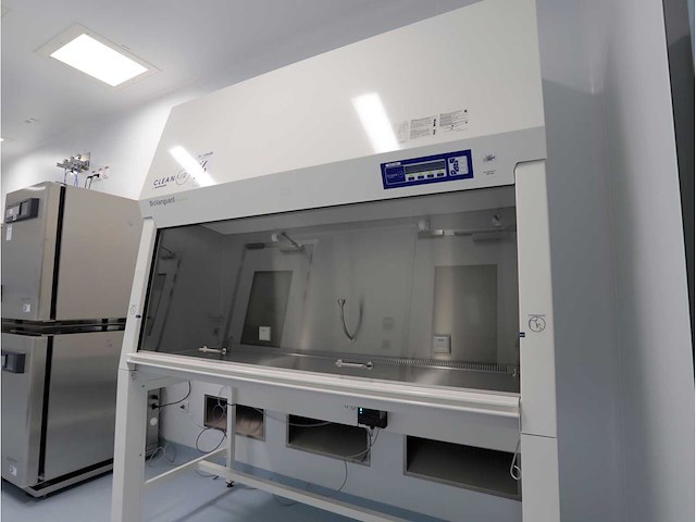 2024 clean air door baker biovanguard 6 laminaire flow cabinet - afbeelding 2 van  7
