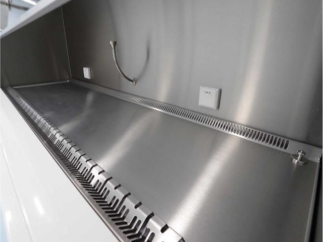 2024 clean air door baker biovanguard 6 laminaire flow cabinet - afbeelding 4 van  7