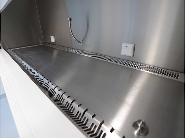 2024 clean air door baker biovanguard 6 laminaire flow cabinet - afbeelding 4 van  7