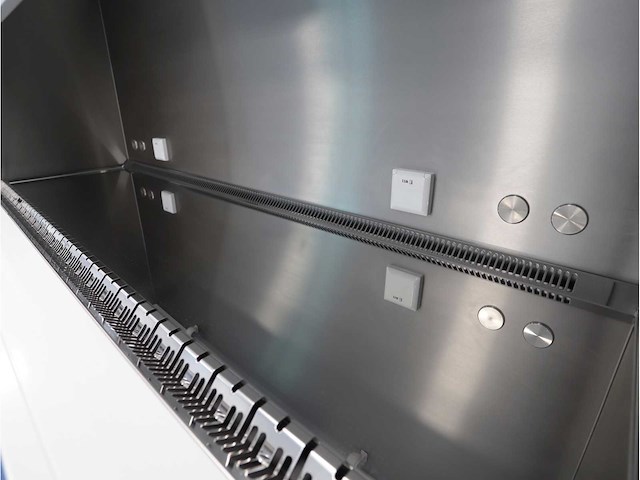 2024 clean air door baker biovanguard 6 laminaire flow cabinet - afbeelding 4 van  7